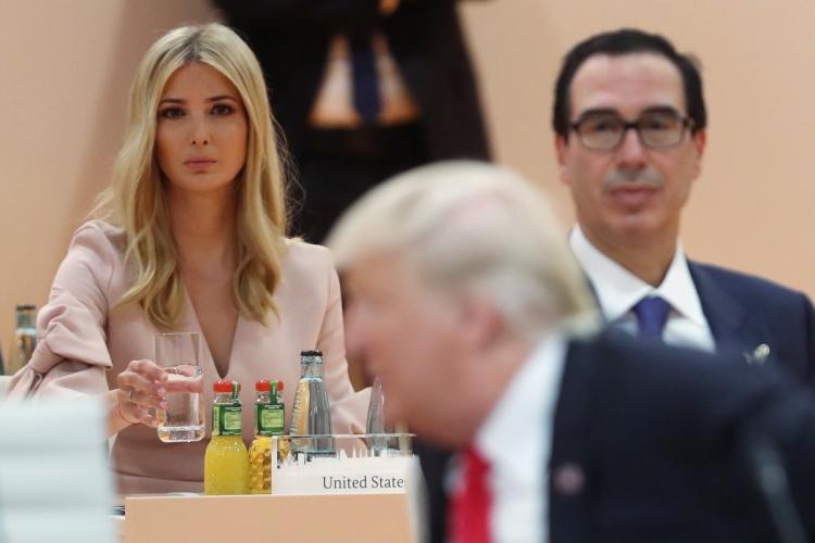 Vụ Ivanka thay cha dự họp: &Ocirc;ng Donald Trump v&agrave; Chelsea Clinton đấu khẩu - Ảnh 2.