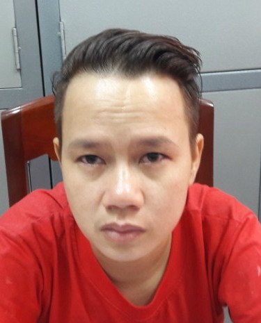 Bị bắt sau 10 năm cải trang như nam, làm đầu bếp