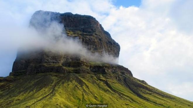 B&aacute;nh m&igrave; nướng dưới l&ograve;ng đất ở Iceland - Ảnh 1.