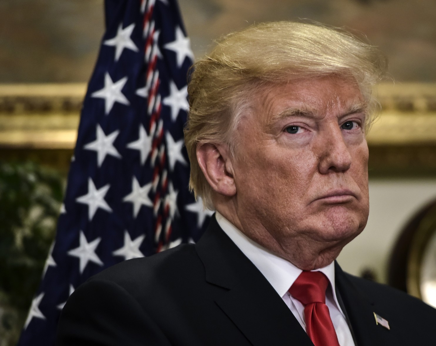 Tổng thống Donald Trump có quyền miễn tội cho người thân?