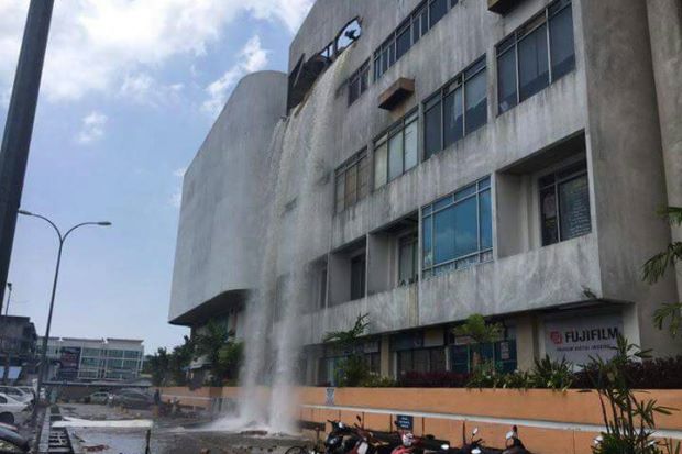 Sập cẩu công trình, nổ bồn nước khu mua sắm,13 người thương vong