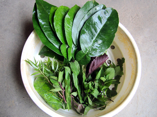 ​Lạ miệng với m&oacute;n chả cuốn l&aacute; bưởi - Ảnh 2.