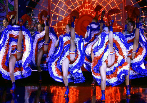 Đằng sau show diễn ngực trần khuynh đảo m&agrave;n đ&ecirc;m Paris - Ảnh 1.