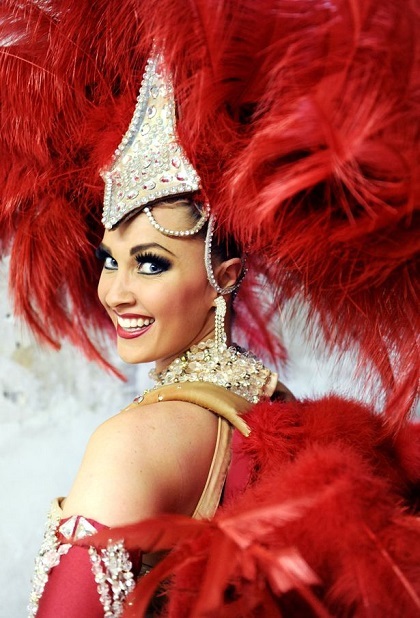Đằng sau show diễn ngực trần khuynh đảo màn đêm Paris