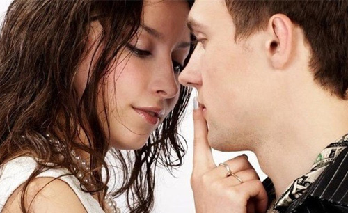 Sốc khi người yêu bị cô bạn thân cuỗm mất - Ảnh 1.