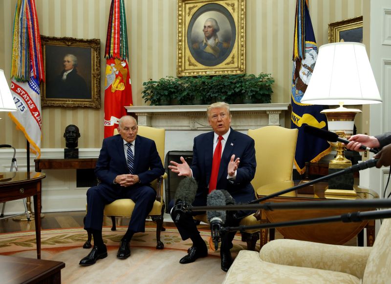 Sa thải giám đốc truyền thông, ông Donald Trump cảm thấy “ngày tuyệt vời”