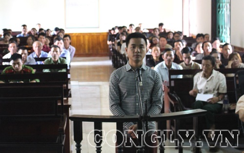 C&uacute; điện thoại trong đ&ecirc;m v&agrave; vết trượt đầu của thiếu nữ - Ảnh 2.