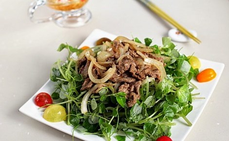 Bất ngờ m&oacute;n ngon chữa bệnh từ rau c&agrave;ng cua - Ảnh 1.