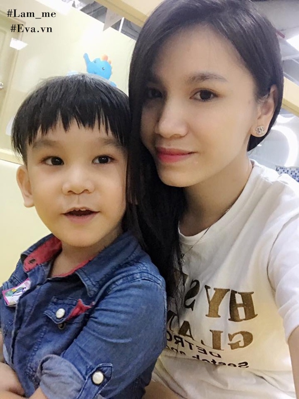 Dỗ con bằng smartphone, khiến bé bị giật cơ mặt, nhíu mũi