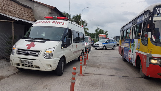 Trạm thu phí Cai Lậy hết hỗn loạn - Ảnh 6.