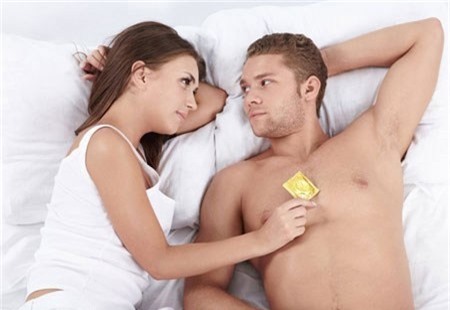 Su&yacute;t tan vỡ hạnh ph&uacute;c chỉ v&igrave;... c&aacute;i bao cao su - Ảnh 2.