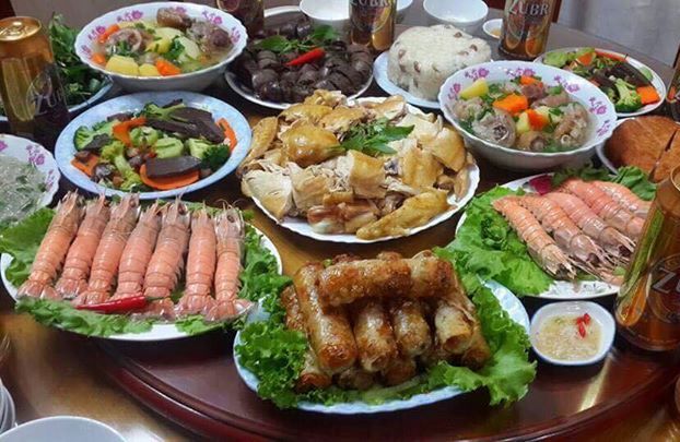 Mâm cỗ cúng "cô hồn" 5 triệu đồng