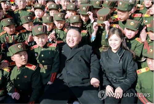 Vợ ông Kim Jong-un sinh con lần 3?