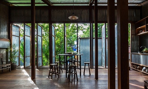 M&ecirc; mẩn căn nh&agrave; gỗ độc kh&ocirc;ng tưởng ở Ch&acirc;u Đốc - Ảnh 2.
