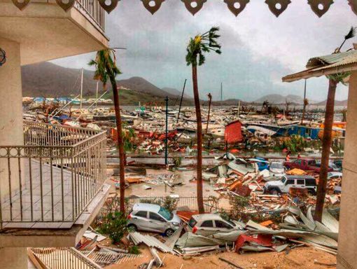Hàng loạt biệt thự của ông Donald Trump “hứng” bão Irma?