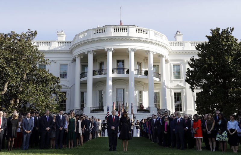 Tổng thống Donald Trump và phu nhân Melania Trump trong lễ tưởng niệm vụ 11-9 tại Nhà Trắng. Ảnh: AP