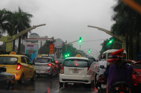 B&atilde;o số 10 quật đổ ăng-ten truyền h&igrave;nh-ph&aacute;t thanh cao 100 m - Ảnh 30.
