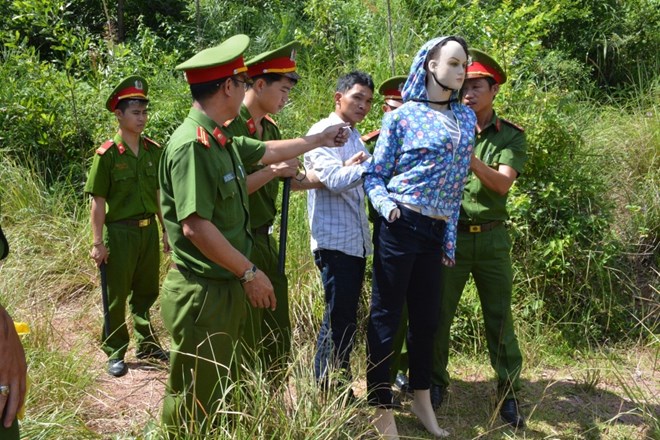 Gã trai lập kế đưa nữ nhân viên bảo hiểm vào rừng