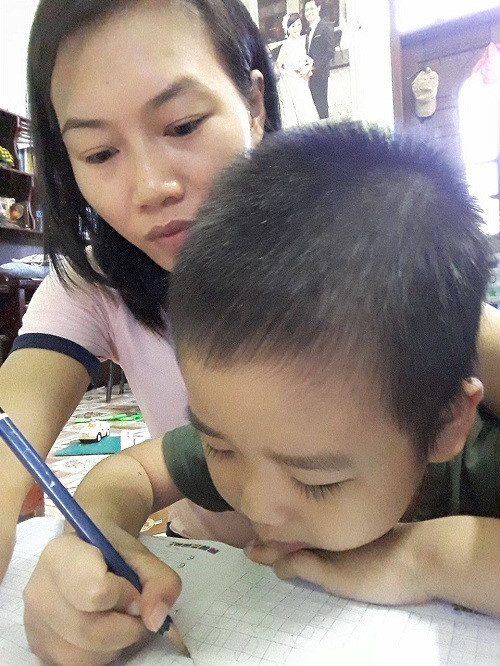 Thư gửi con tự kỷ: L&agrave;m mẹ phải c&oacute; tr&aacute;i tim sắt v&agrave; nghị lực th&eacute;p. - Ảnh 1.