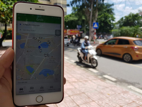 Lái xe Uber, Grab “ngã ngửa” vì bị truy thu thuế