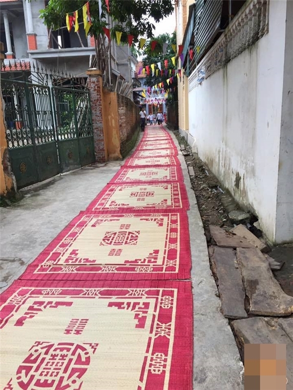 Thảm chiếu d&agrave;i v&ocirc; tận trong đ&aacute;m cưới độc nhất v&ocirc; nhị ở Vĩnh Ph&uacute;c - Ảnh 1.