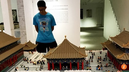 T&aacute;i tạo tử cấm th&agrave;nh bằng 500.000 miếng lego - Ảnh 1.