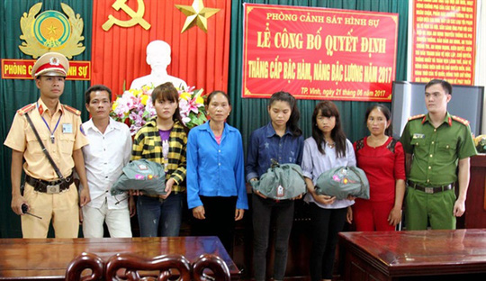 Khó tin mẹ chồng lừa bán cả con dâu! - Ảnh 2.
