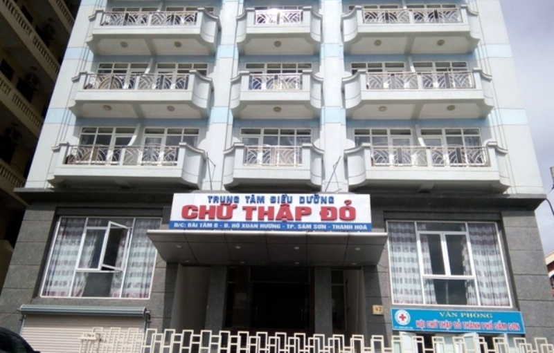 Đến Sầm Sơn nghỉ mát, hơn 100 du khách ngộ độc thực phẩm
