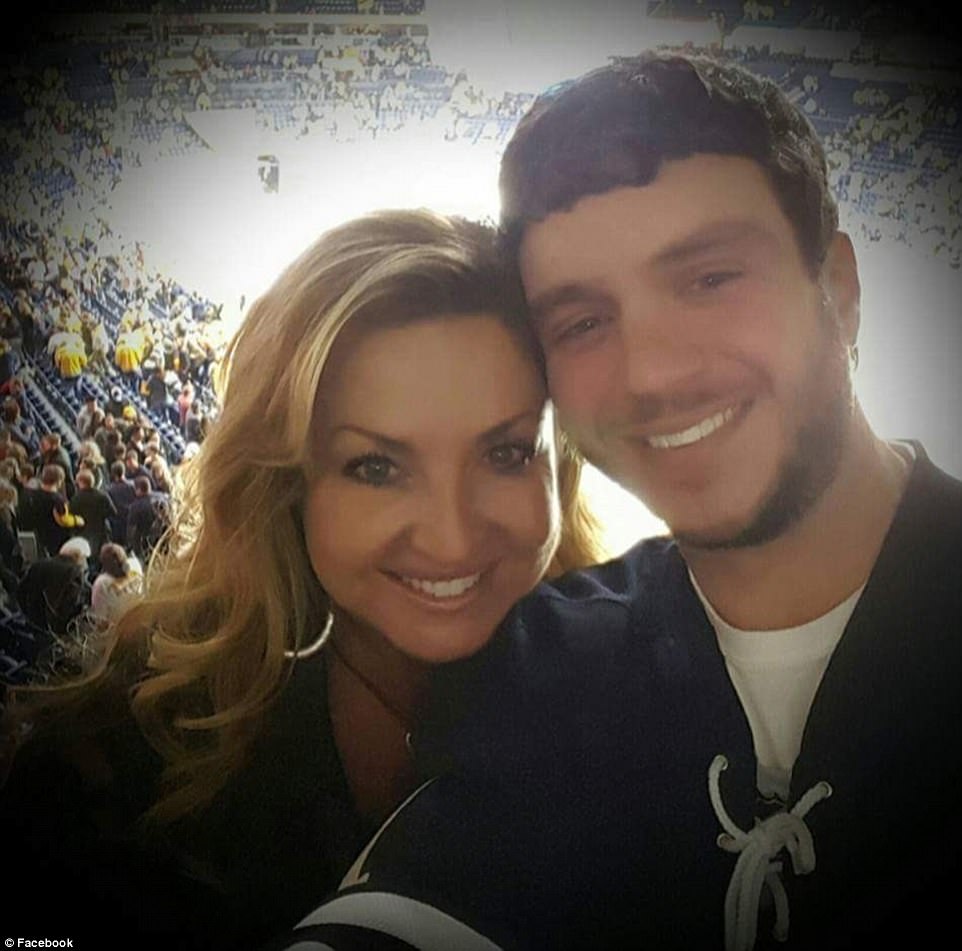 Anh Sonny Melton và vợ. Ảnh: Facebook