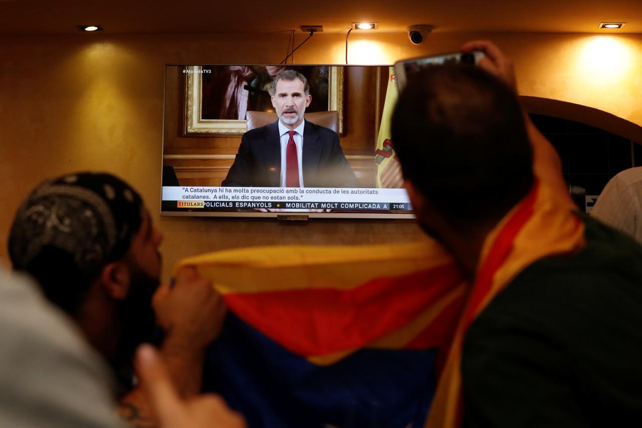 Lãnh đạo Catalonia quyết liệt, vua Tây Ban Nha hết nín nhịn nổi