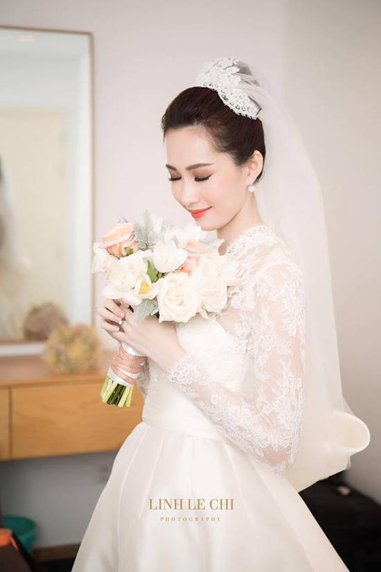 Khoảnh khắc ngọt ng&agrave;o của hoa hậu Thu Thảo v&agrave; chồng - Ảnh 1.