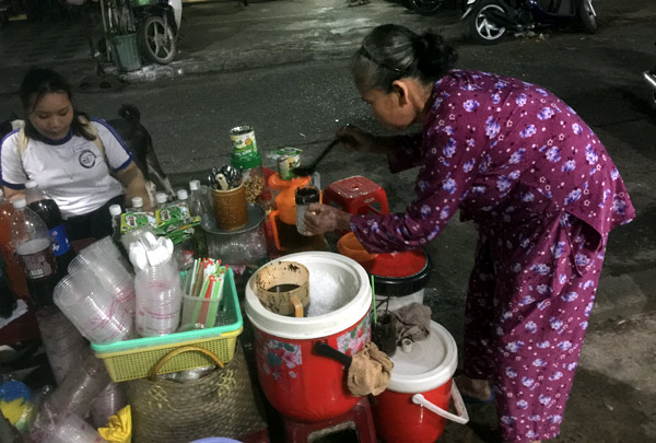 Đằng sau thức uống c&oacute; một kh&ocirc;ng hai ở S&agrave;i G&ograve;n - Ảnh 5.
