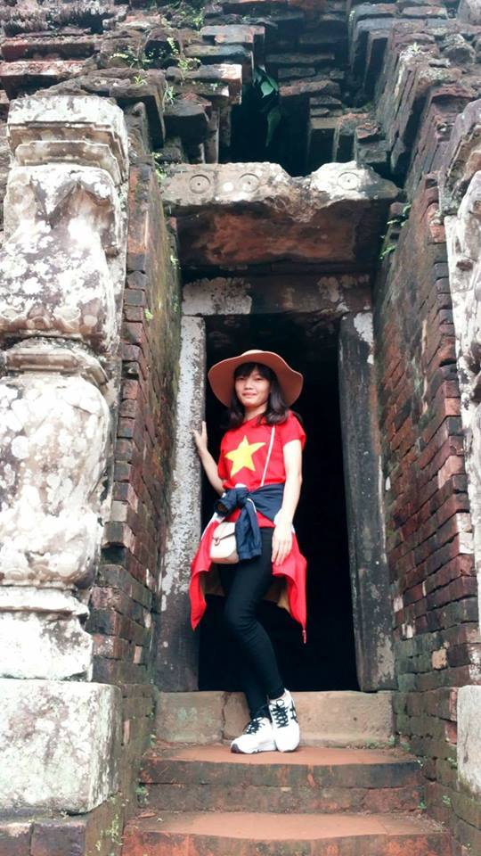 Chi&ecirc;u tr&ograve; gạ t&igrave;nh nữ hướng dẫn vi&ecirc;n du lịch - Ảnh 1.