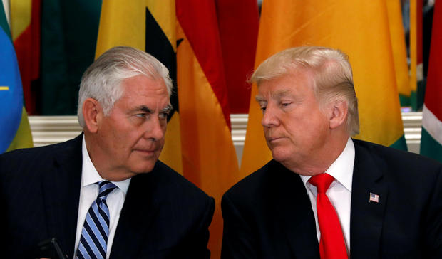 Ngày thứ sáu sóng gió của ông Donald Trump