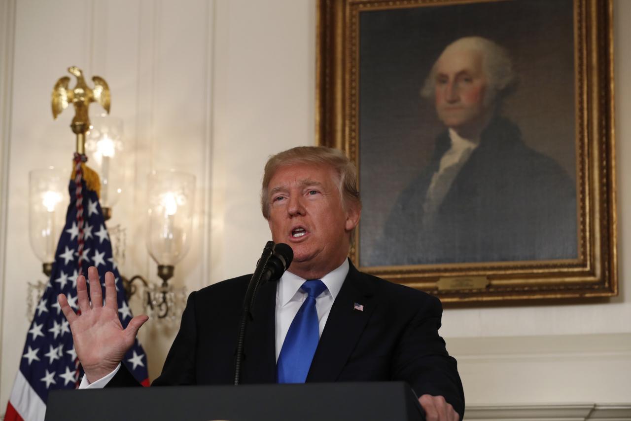 Ông Donald Trump giáng đòn mạnh vào thỏa thuận hạt nhân Iran
