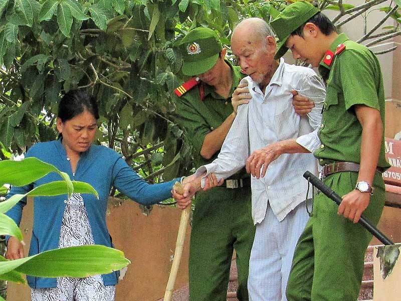 Bi kịch ông cụ 93 đầu độc vợ bằng thuốc trừ sâu