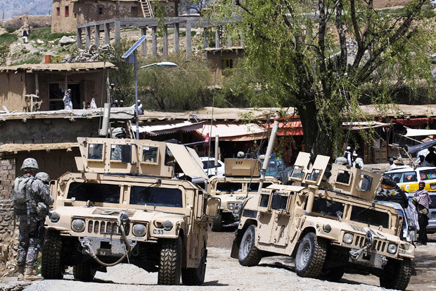 Taliban xông vào căn cứ Afghanistan, giết gần hết binh sĩ