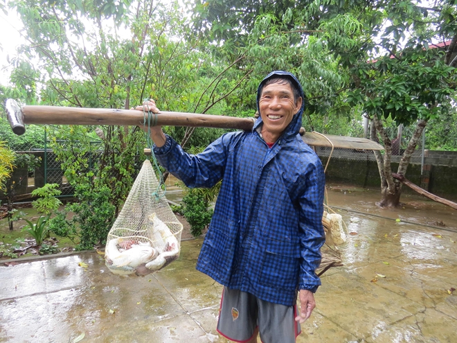 Giáp mặt ông thần bắt cá ở Cửa Tùng - Ảnh 1.