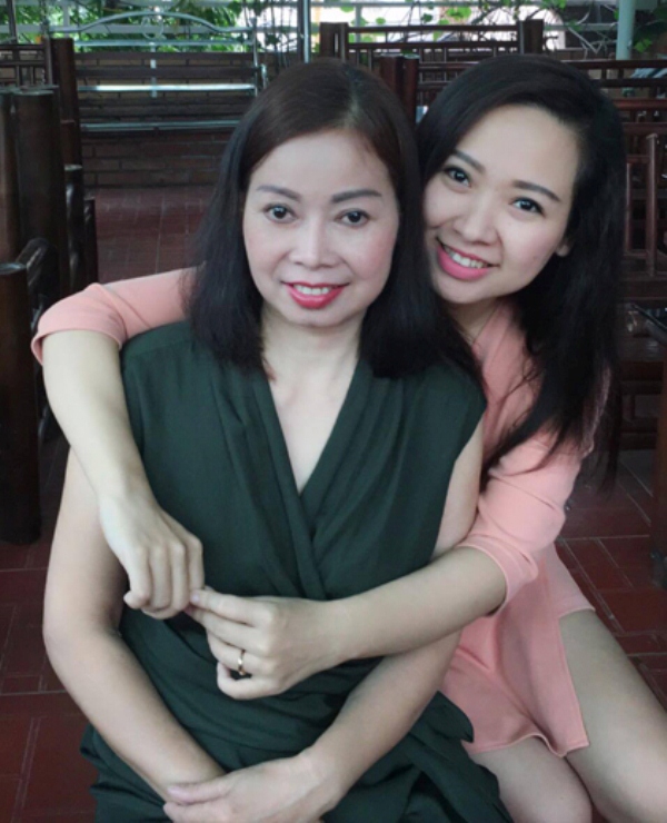 Con gái đăng tin tuyển chồng cho mẹ gây bão mạng xã hội