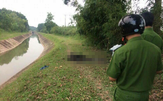 Bất lực nhìn nam thanh niên đổ xăng, châm lửa tự thiêu - Ảnh 1.