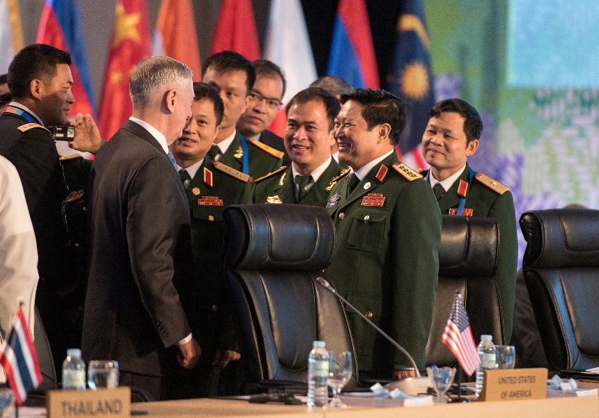 Bộ trưởng Quốc ph&ograve;ng Việt - Mỹ: Tăng cường hợp t&aacute;c an ninh h&agrave;ng hải - Ảnh 1.
