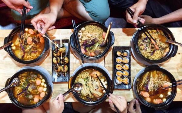 Mọc l&ecirc;n ồ ạt - tr&agrave; sữa c&oacute; &lsquo;chết yểu&rsquo; như m&igrave; cay 7 cấp độ? - Ảnh 2.