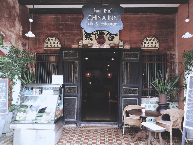 Kh&aacute;m ph&aacute; phố cổ trăm năm ở Phuket - Ảnh 1.