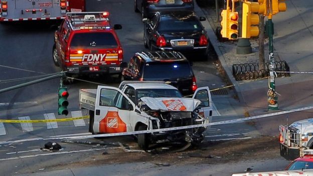 Khủng bố lao xe tải vào đám đông tại New York, 8 người thiệt mạng
