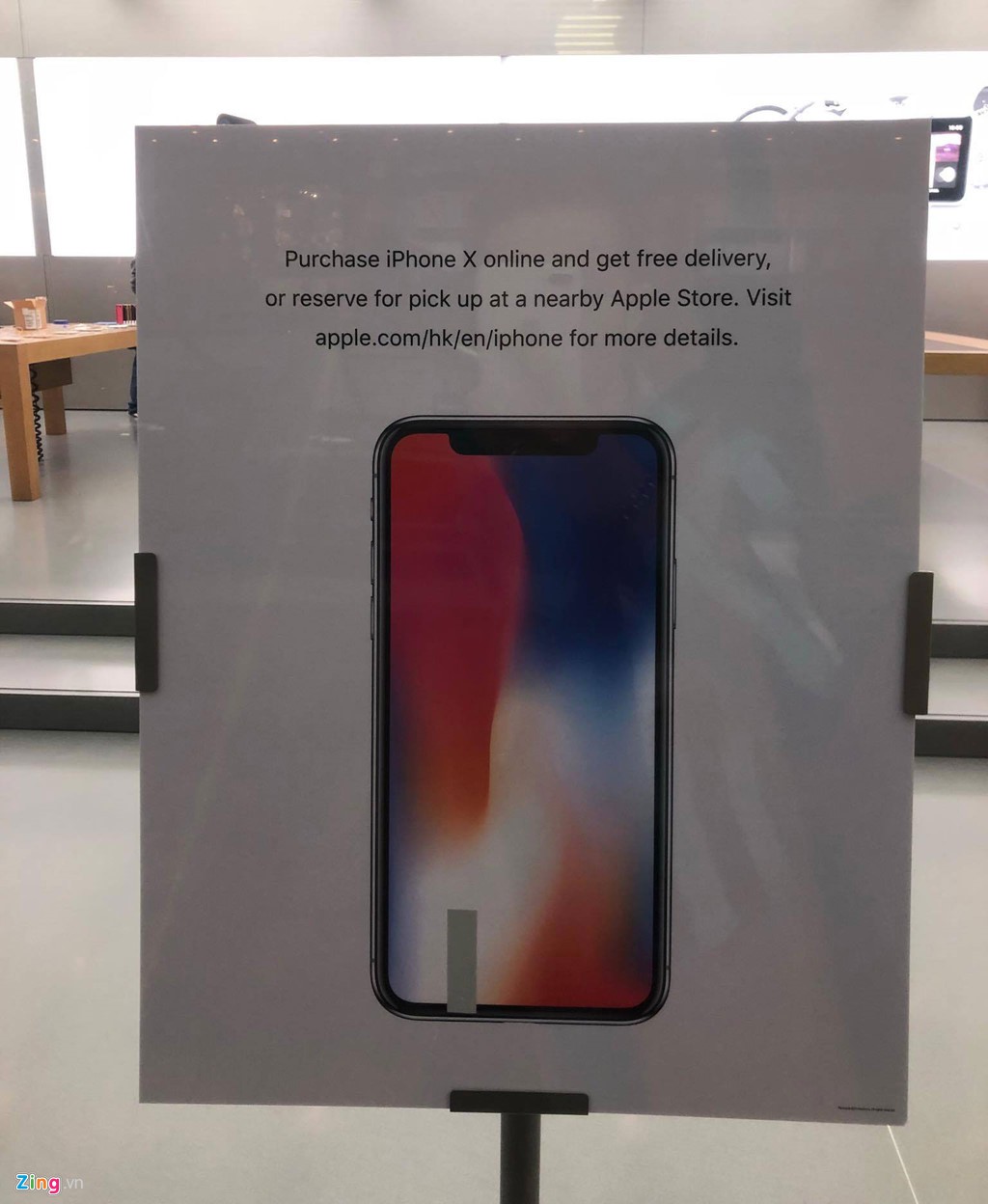 iPhone X đóng thùng xốp, bán như cá ở Hong Kong - Ảnh 1.