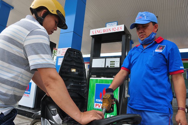 Hai tháng nữa khai tử xăng A92, xăng E5 có đủ cung ứng?