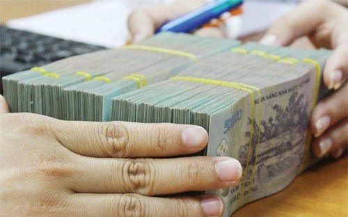 Ngân hàng lãi nghìn tỉ đồng "chi đậm" cho nhân viên