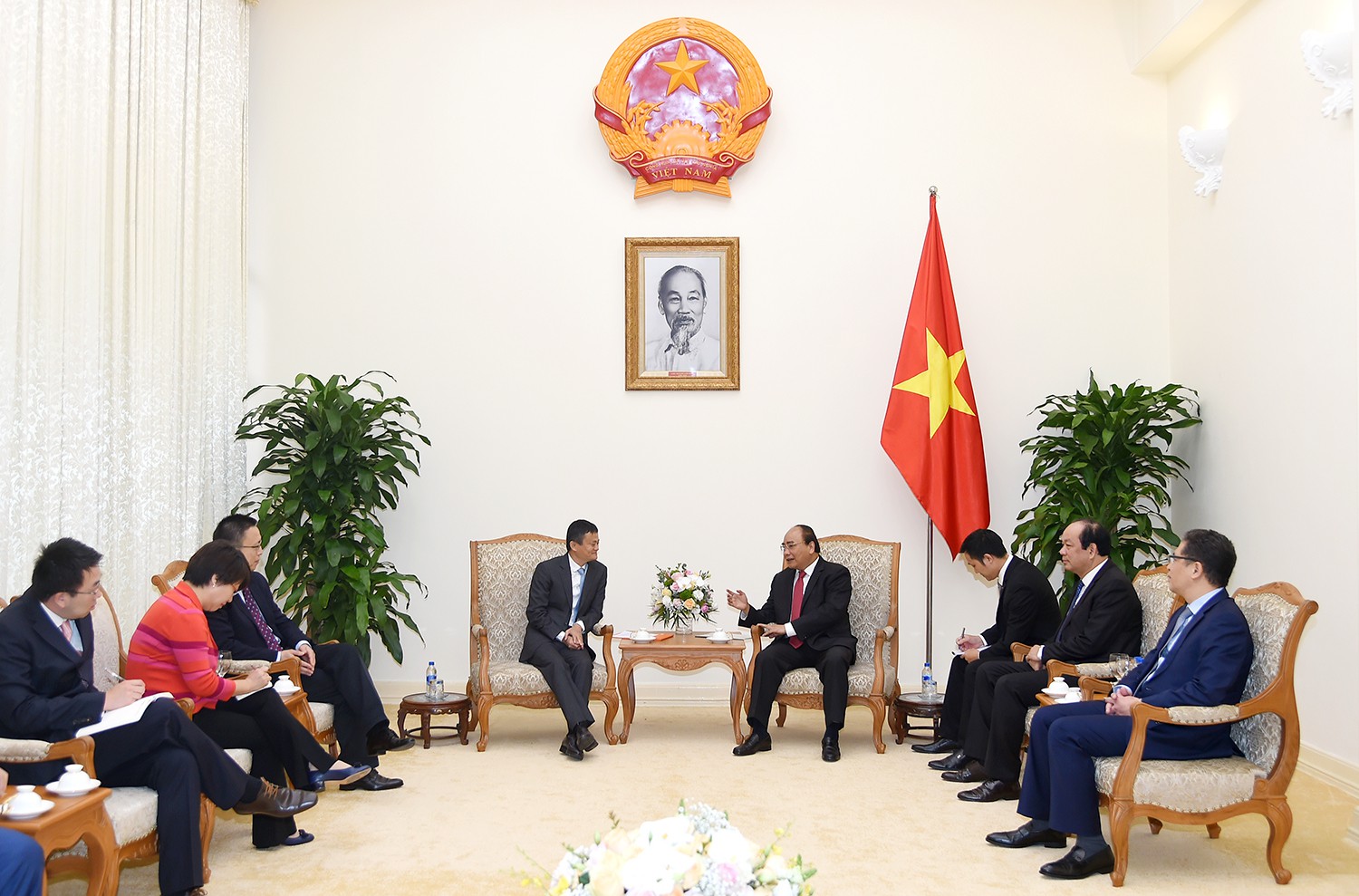 Tỉ phú Jack Ma: Thanh niên Việt Nam có suy nghĩ rất lý thú - Ảnh 1.
