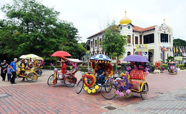Những chiếc x&iacute;ch l&ocirc; du lịch độc đ&aacute;o tại Malacca - Ảnh 3.