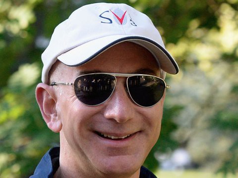 Một ng&agrave;y của người gi&agrave;u nhất thế giới, Jeff Bezos - Ảnh 1.